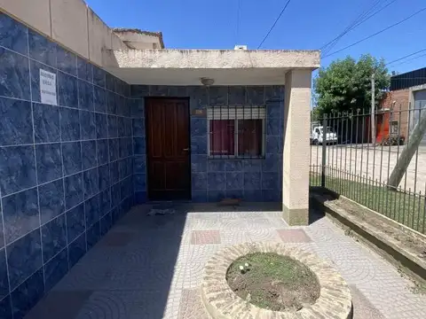 Casa 7 ambientes con 1 baño
