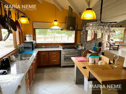Casa 6 ambientes con 2 baños