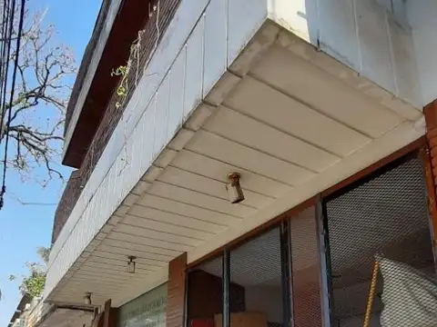 Local de 120 mts2 + Departamento de 4 ambientes + 2 cocheras
