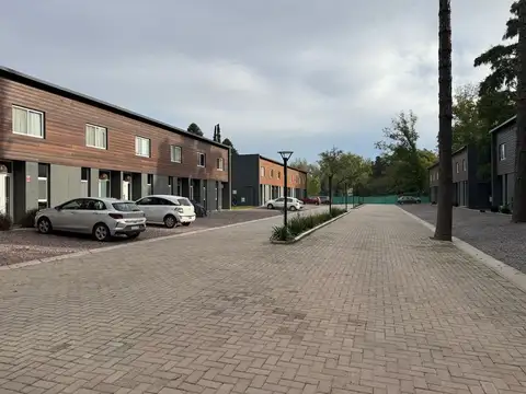 VENTA DUPLEX 3 AMBIENTES DOS  BAÑOS, JARDIN  PILAR