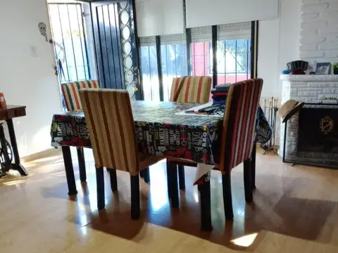 Casa 2 ambientes con 2 baños