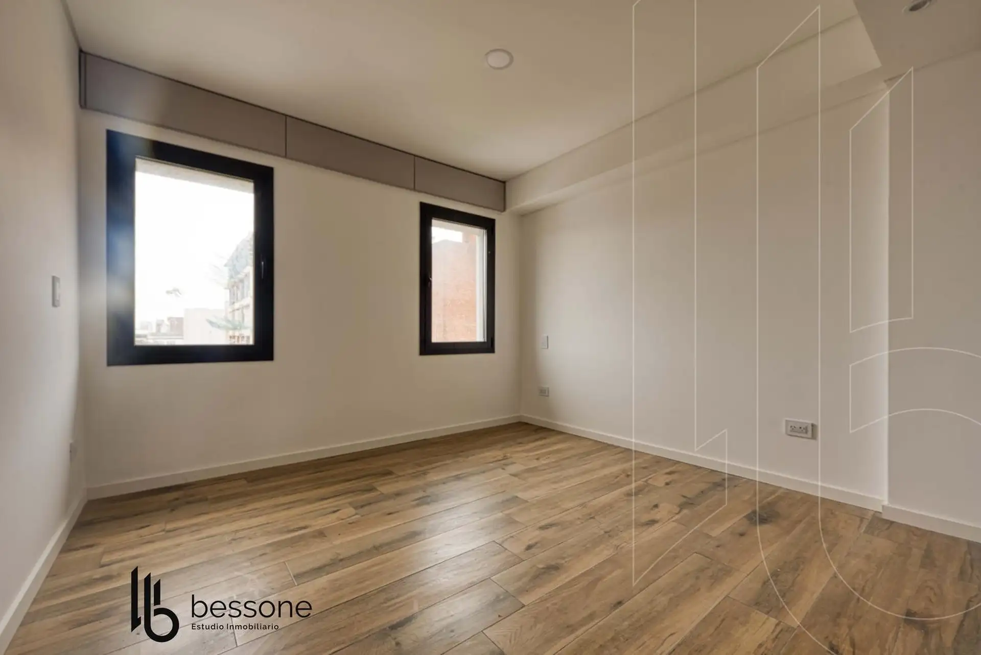Departamento 2 amb en 4to piso con cochera y baulera - Chauvin