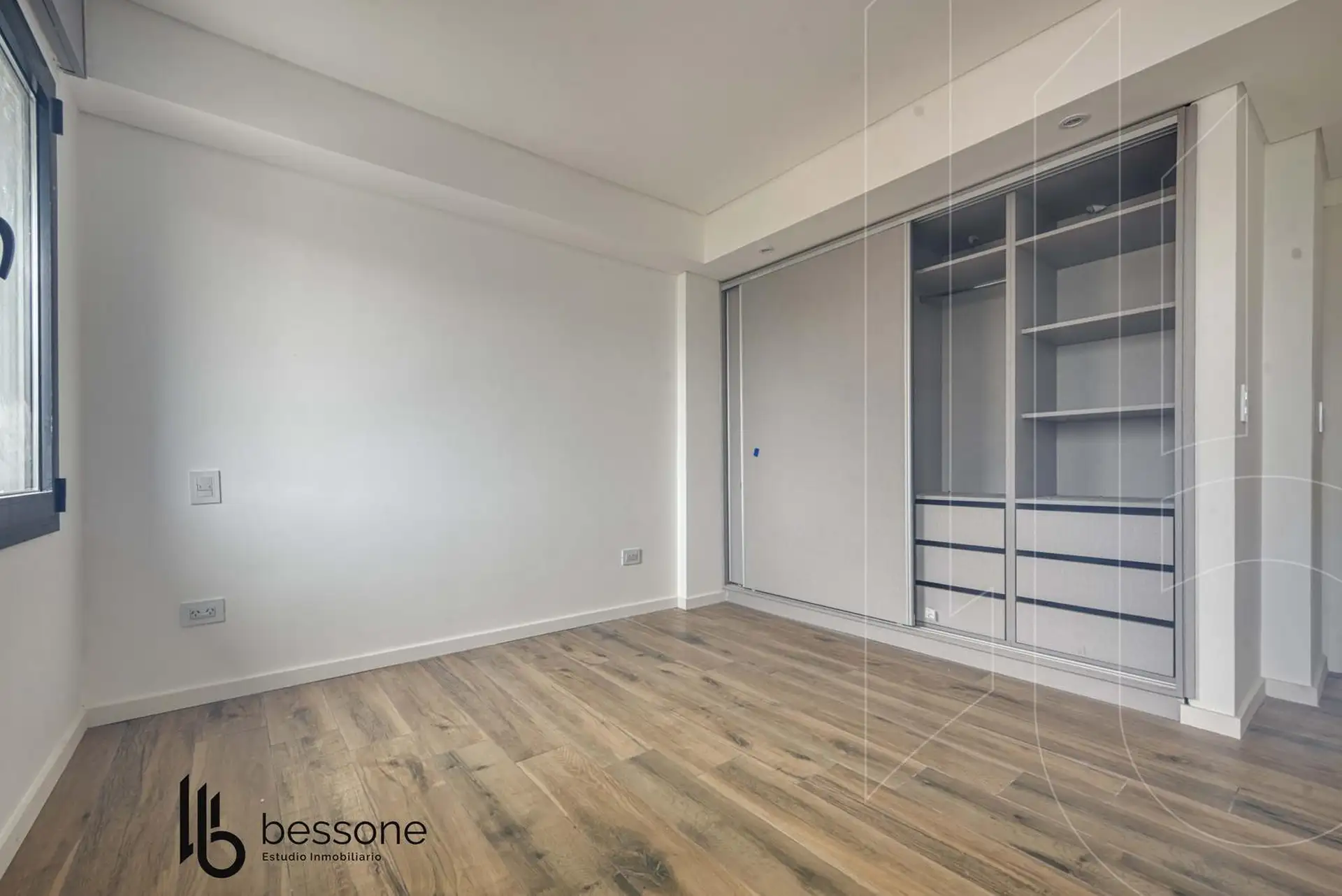 Departamento 2 amb en 4to piso con cochera y baulera - Chauvin