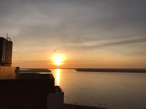 Dpto de 2 dormit., living comedor, balcón con parrillero, cocina, íntimo. baño, cochera y amenities.