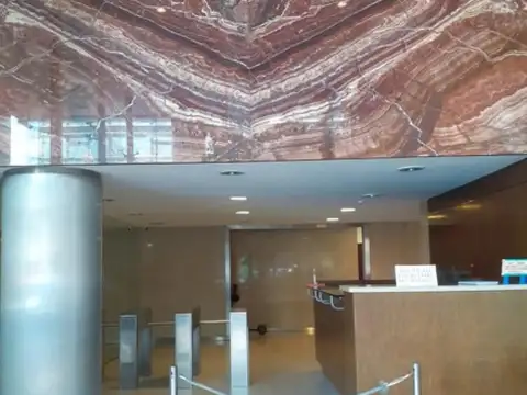 Oficina 12 ambientes con 2 baños