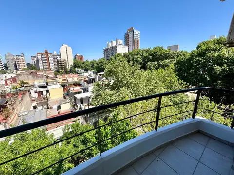 Alquiler.Monoambiente.Rosario. Balcón frente. a metros de Oroño-Tribunales-Pellegrini. Aire acond.