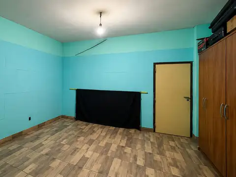 Casa con Patio y 2/3 Dorm. + Cochera | Oportunidad