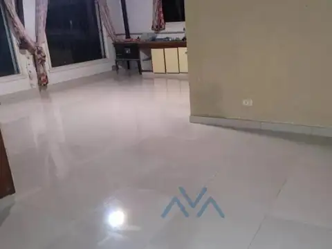 Campo 15 ha con casco, pileta y galpón a 500 m de la autopista Ruta 8, Pergamino