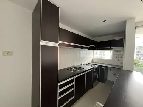 43 entre 10 y 11 700