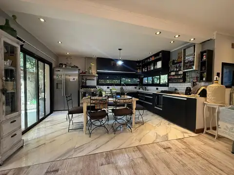 Casa 6 ambientes con 3 baños