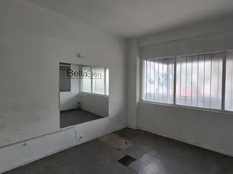 Local en Alquiler en José León Suárez, $ 550.000