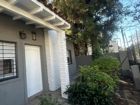 Casa en Alquiler en Castelar, $ 900.000
