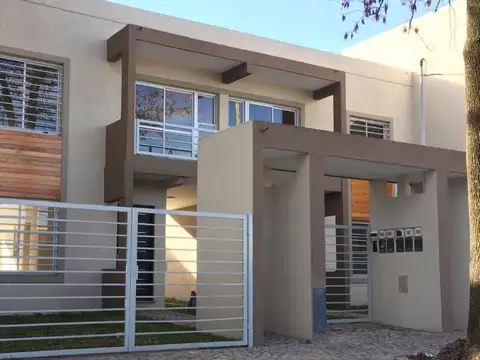 Hermoso y amplio duplex a poca cuadras de la estación de Ituzaingó sur