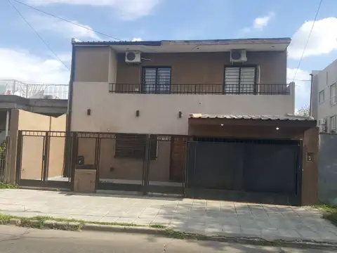 Muy buen inmueble amplios ambientes