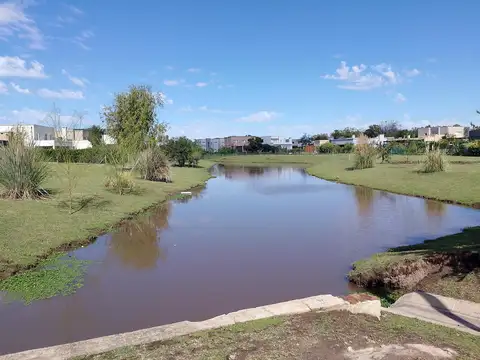 VENTA LOTE CENTRAL FONDO VERDE   PILAR DEL ESTE BARRIO SANTA ELENA