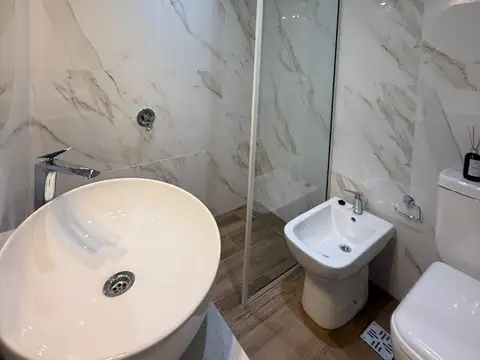 Tres ambientes reciclado y amoblado, ubicación privilegiada
