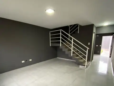 Casa en Alquiler en San Antonio de Padua, $ 900.000