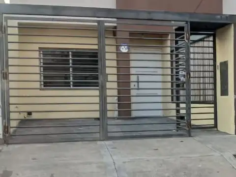 Duplex en Alquiler con 2 Dormitorios, Cochera, Parrilla