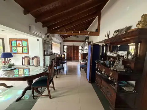 Casa 5 ambientes con 2 baños