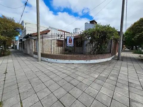 En Venta Casa en Rivadavia  al  800 3 dorm  c/ cochera en Punta Alta 800