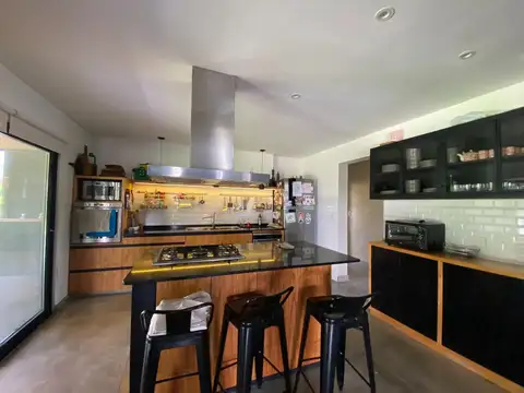 Casa 4 ambientes con 3 baños