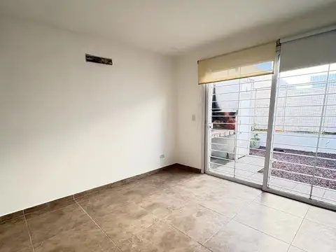 Depto Tipo Casa en Alquiler con 1 cocheras