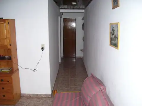 LOCAL EN VENTA LA PLATA +  2 DEPARTAMENTOS