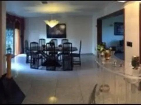 Casa 6 ambientes con 5 baños