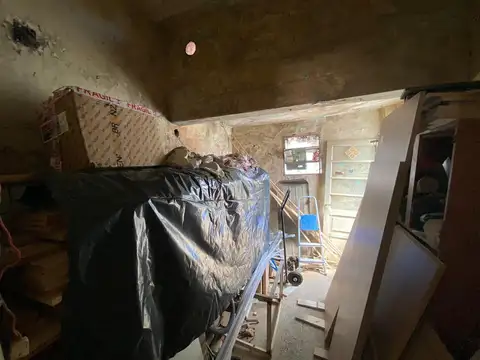 EN VENTA CASA DE 2 DORMITORIOS A RECICLAR - BARRIO BELGRANO