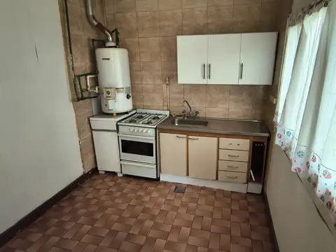 Casa 3 ambientes con 1 baño