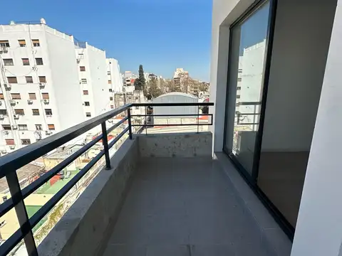 VENTA 2AMB CON BALCON Y AMENITIES EN FLORES.