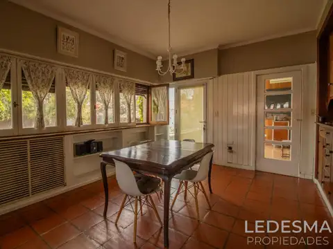 Casa en Venta con 4 cocheras