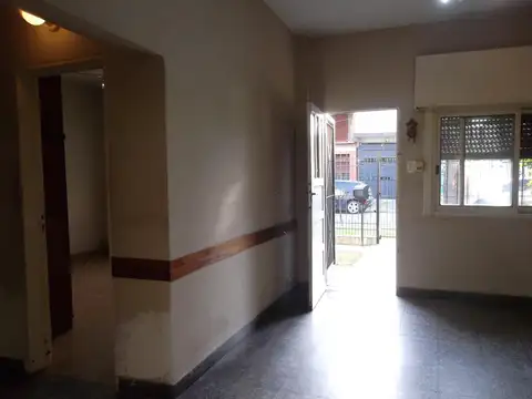 Casa 6 ambientes con 2 baños