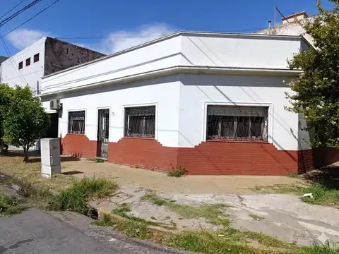 Casa 5 Ambientes APTO CREDITO Ideal 2 Familias o Emprendimiento Fos 0.6 Fot 3 . Venta-Lanus