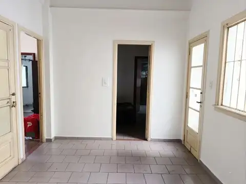 Casa 5 Ambientes APTO CREDITO Ideal 2 Familias o Emprendimiento Fos 0.6 Fot 3 . Venta-Lanus