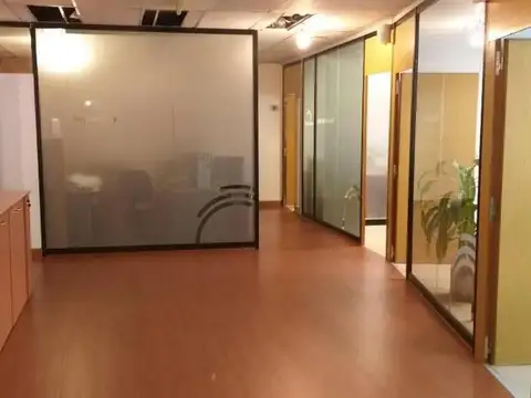 Oficina en Alquiler con 1 cochera