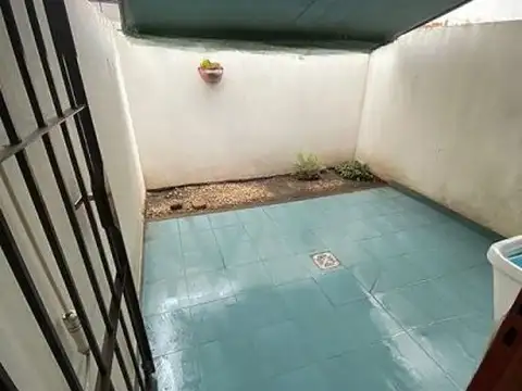 Depto Tipo Casa en Venta en Villa Luzuriaga, USD 63.000