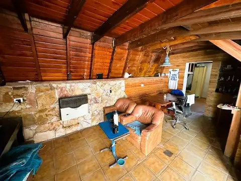 Casa 6 ambientes con 2 baños