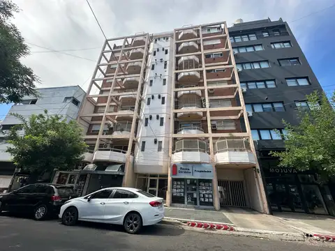 En Venta 2 Ambientes   Cochera Descubierta