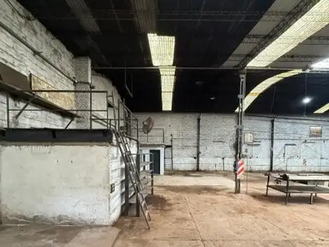 Velez Sarsfield 6370 - Galpón 660m2