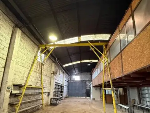 Velez Sarsfield 6370 - Galpón 660m2