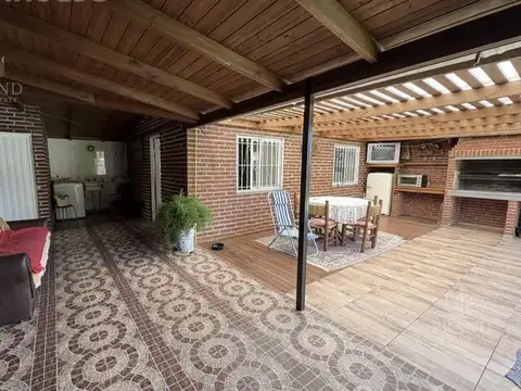 Casa en Venta con 3 cocheras