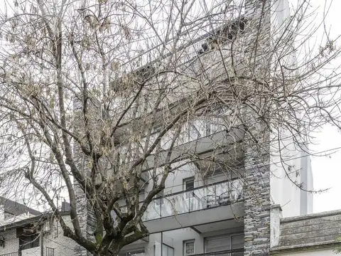 Departamento con balcón al contrafrente en el corazón del corredor DOHO.