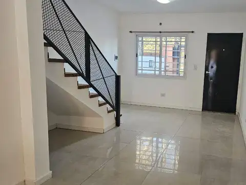 Depto Tipo Casa 3 ambientes con 1 baño