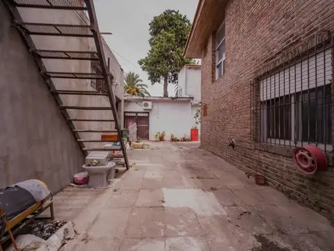 VENTA CASA MULTIFAMILIAR CON LOCAL-BECCAR