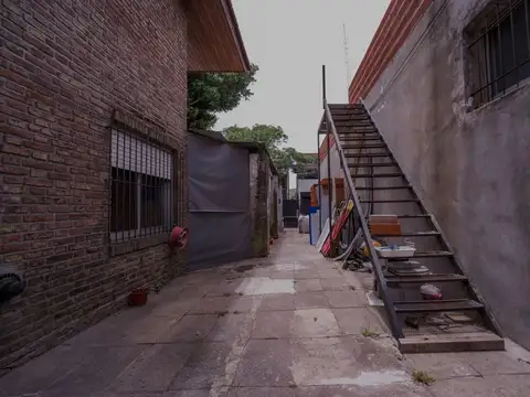 Casa 7 ambientes con 4 baños