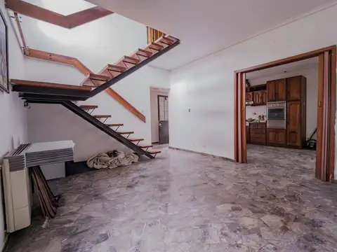 VENTA CASA MULTIFAMILIAR CON LOCAL-BECCAR