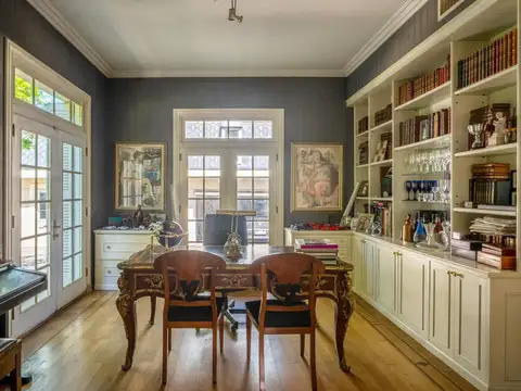 Casa en Venta con 10 cocheras