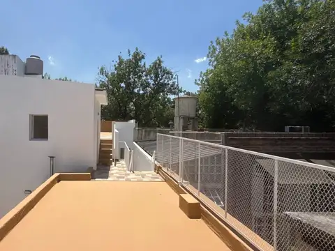 Venta de PH de 4 amb. con terraza, entrada ind. en Parque Avellaneda