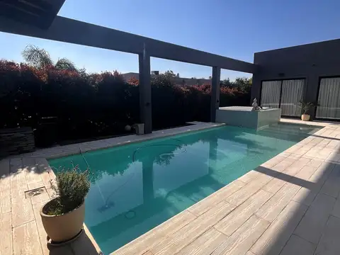 Casa en venta en Barrio Santa Guadalupe Pilar del Este